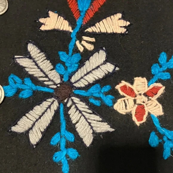 Vintage Wool Embroidered Black Vest with Floral Design size Medium - Picture 2 of 5